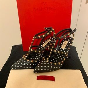 Authentic brand new Valentino rock stud pumps